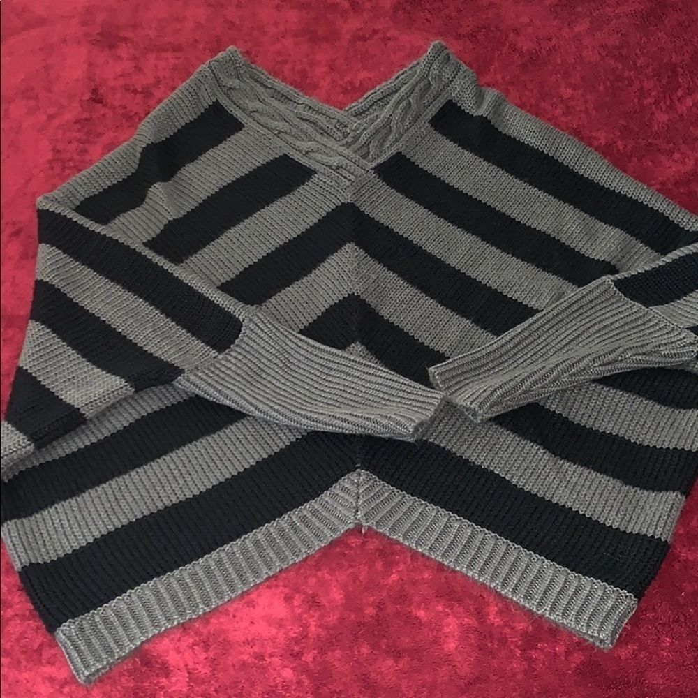 🛍 Double Zero Sweater